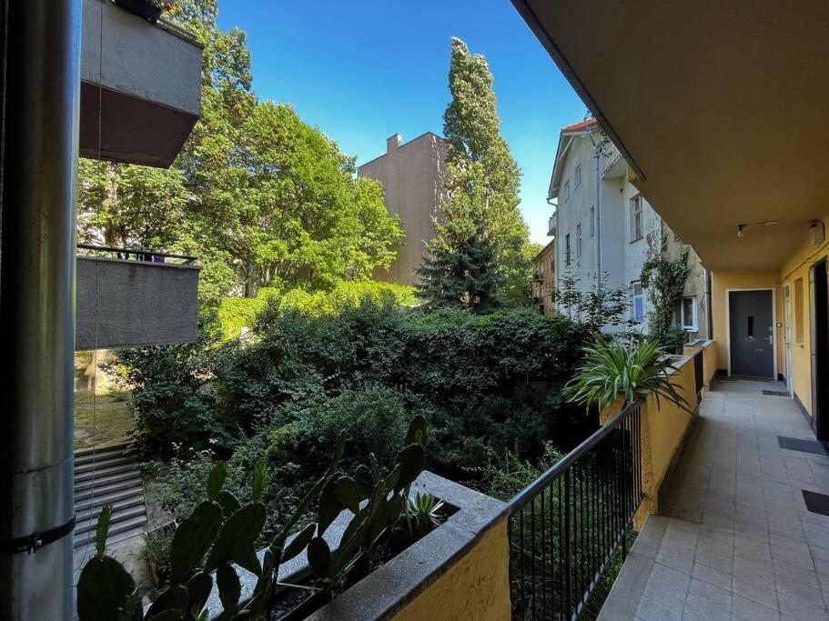 Apartmán Renovated Stylish Flat At The Castle&Metro Budapešť Exteriér fotografie